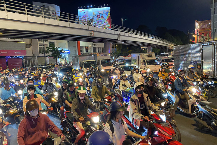 Giao thông ở cửa ngõ Tân Sơn Nhất ùn tắc. (Ảnh: Như Sỹ)