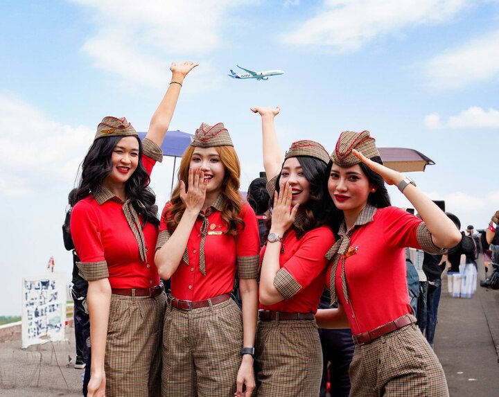 Ấn tượng hình ảnh tiếp viên hàng không Vietjet tại Singapore Airshow 2024 - 4