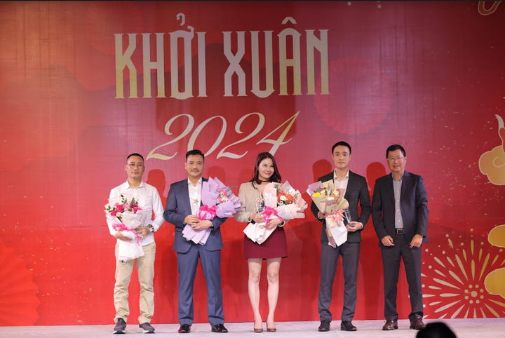 Alphanam luôn ghi nhận kịp thời những đóng góp của cán bộ nhân viên đối với sự phát triển của Tập đoàn.