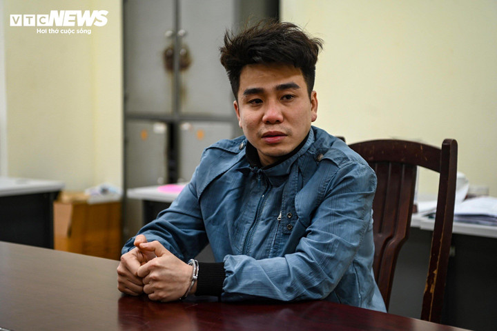 Bị can Nguyễn Lê Tuấn Đức kể lại lý do cầm dao chém lốp xe buýt.