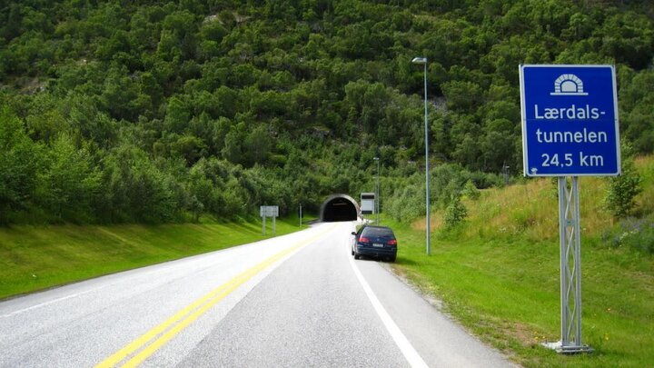 Đường hầm có chiều dài hơn 24,5 km - Ảnh: wikipedia