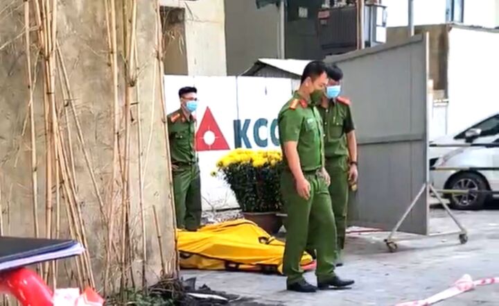 Lực lượng công an làm việc tại hiện trường.