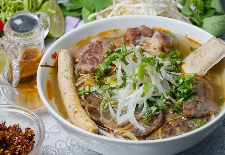 Bún bò Huế Lam Sơn được người dân Thủ Đức yêu thích. (Ảnh: L.S)