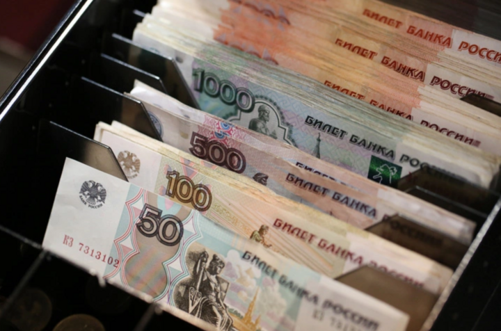 Phương Tây đã đóng băng khoảng 300 tỷ USD tài sản của ngân hàng trung ương Nga kể từ đầu xung đột tới nay. (Ảnh: Bloomberg)