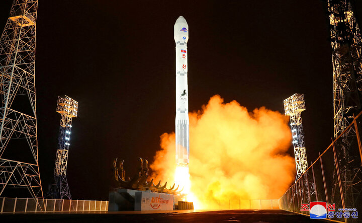 Vệ tinh do thám Malligyong-1 đầu tiên của Triều Tiên được phóng thành công tháng 11/2023. (Ảnh: KCNA)