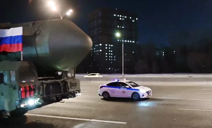 Yars sở hữu khả năng tiếp cận các mục tiêu ở khoảng cách xa hơn 11.000 km và tên lửa được phát triển đặc biệt để vượt qua hệ thống phòng không của đối phương.