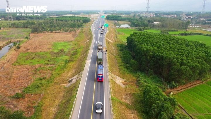 Nhiều ý kiến đề xuất nên cấm xe tải trọng lớn đi vào cao tốc Cam Lộ - La Sơn. (Ảnh minh họa: Nguyễn Vương)