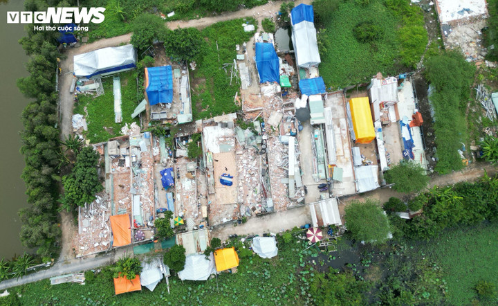 Hơn 100 căn nhà trái phép tại phường Tân Tạo bị tháo dỡ.