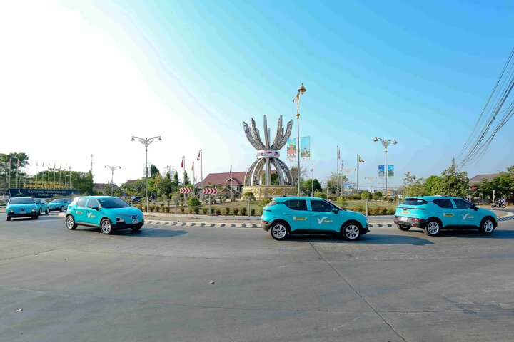 Từ ngày 01/03, người dân địa phương và khách du lịch khi tới Savannakhet có thể sử dụng dịch vụ vận chuyển bằng taxi điện Xanh SM.