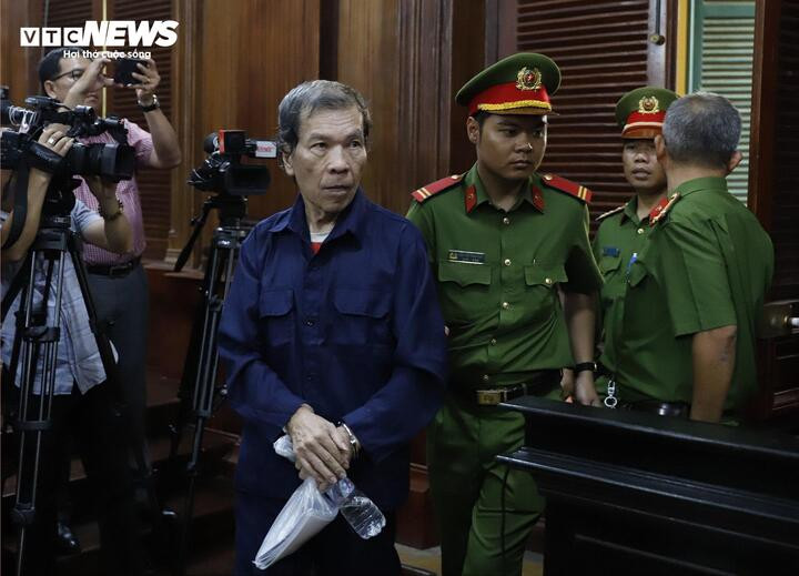 Bị cáo Trần Văn Sỹ tại phiên toà. (Ảnh: Hoàng Thọ)