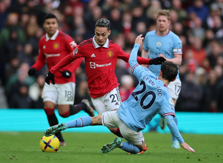 Man Utd có chuyến làm khách khó khăn tại Etihad.