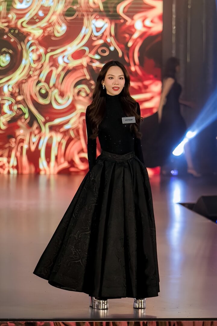 Mai Phương tiếp tục không có tên trong danh sách thí sinh thắng giải Top Model (Người đẹp thời trang).