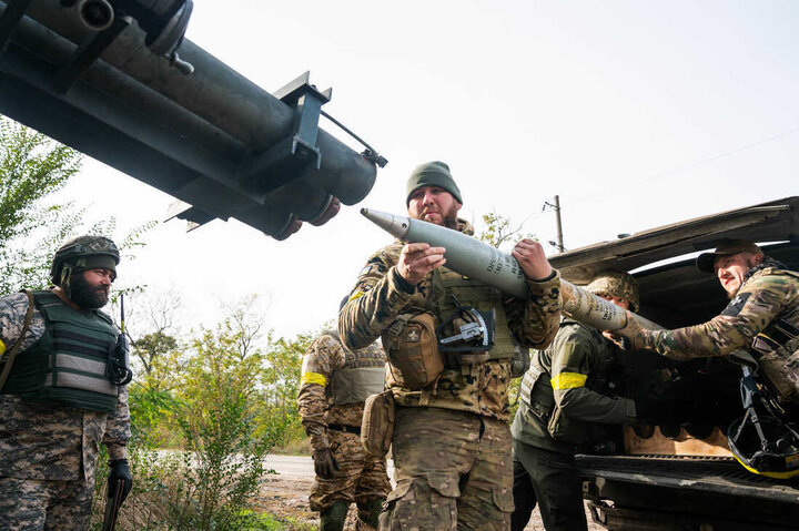 Quân đội Ukraine không còn khả năng tự chủ nguồn cung vũ khí và phải dựa hoàn toàn vào phương Tây nếu muốn tiếp tục xung đột. (Ảnh: AP)