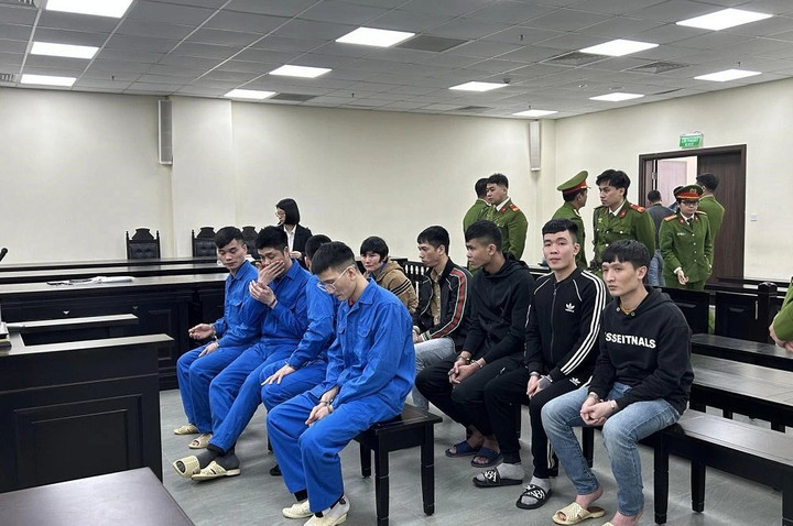 Các bị cáo tại toà.