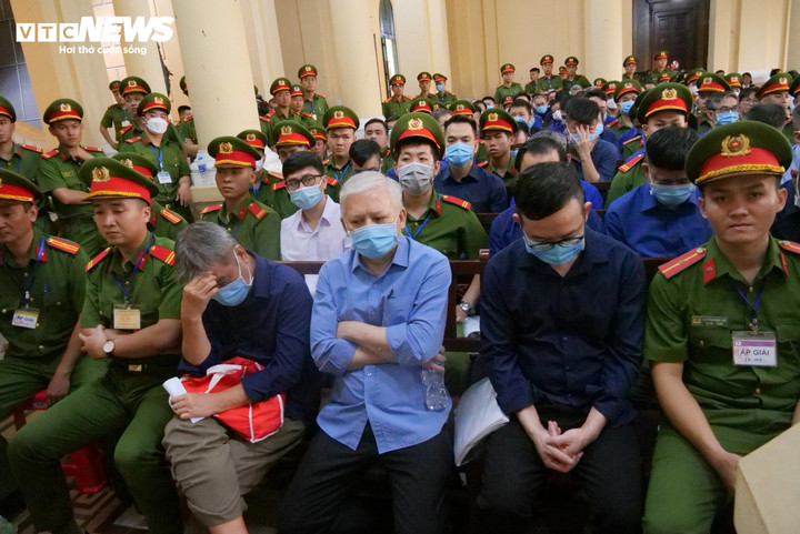 Các bị cáo hầu toà sáng 5/3.