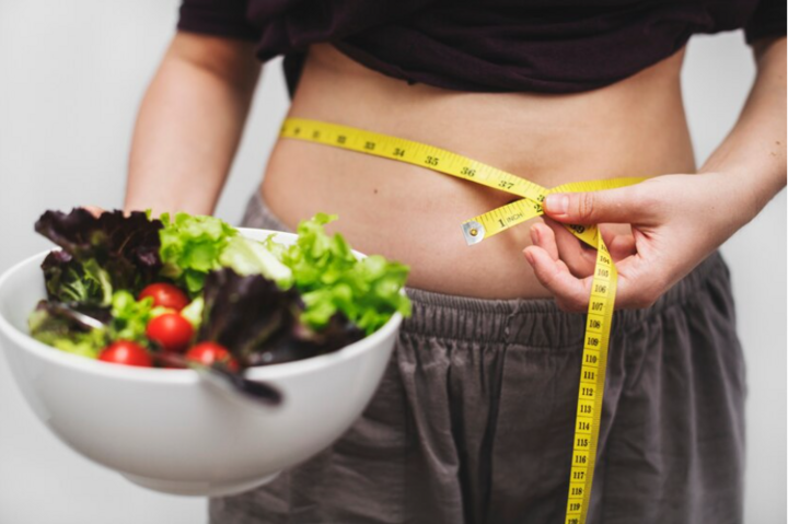 Việc lựa chọn phương pháp giảm cân phải xem xét sự ảnh hưởng đến sức khỏe tổng thể (Ảnh minh họa)