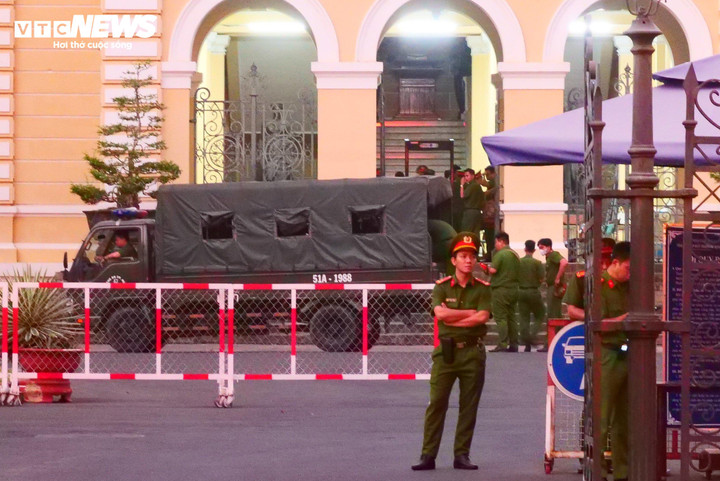 Lực lượng an ninh phối hợp, triển khai nhiều lớp bảo vệ phiên toà.