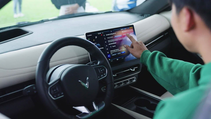 “Lái xe điện rất nhàn!” là cảm nhận chung của nhiều khách hàng khi sử dụng xe VinFast.