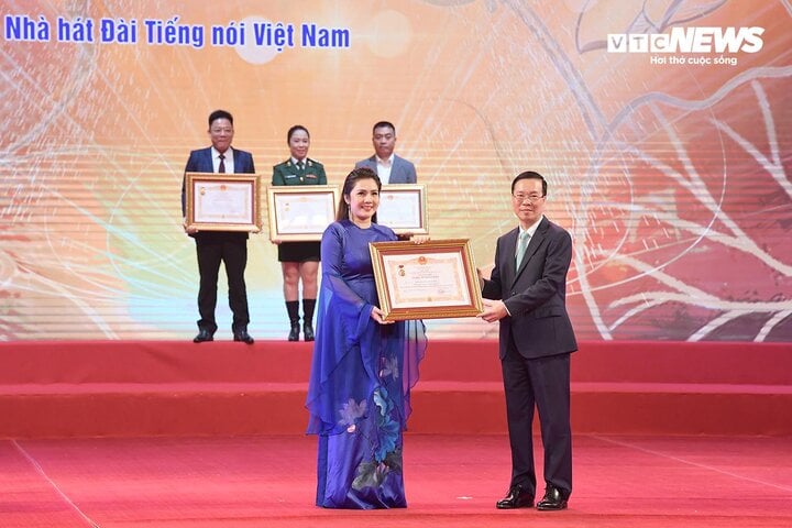 NSND Diệu Hương, nghệ sĩ của VOV nhận danh hiệu cao quý.