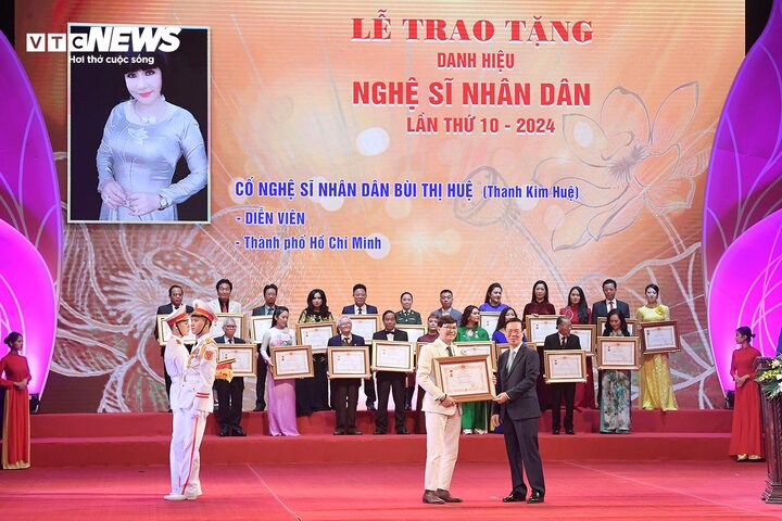Nghệ sĩ Thanh Kim Huệ được truy tặng danh hiệu NSND.