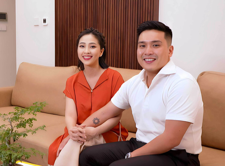 Vốn là MC nhưng ở nhà Liêu Hà Trinh lại ít nói hơn chồng, đặc biệt là mỗi khi có tranh cãi.