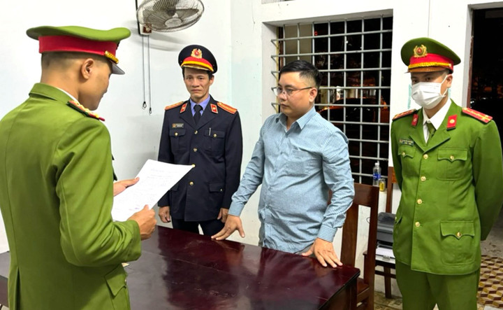 Bị can Mai Xuân Hữu tại cơ quan công an. (Ảnh: Công an Quảng Bình)