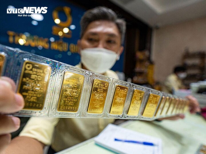 Giá vàng miếng tiến sát 82 triệu đồng/lượng. (Ảnh minh họa: VNN)