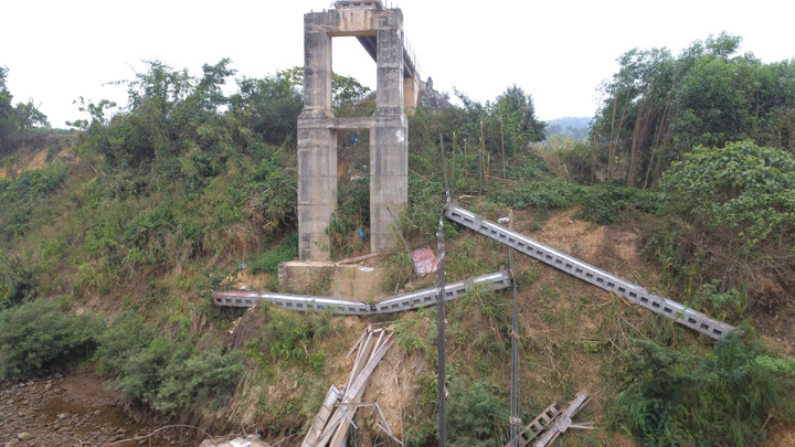 Hiện công an đang vào cuộc điều tra nguyên nhân sập cầu