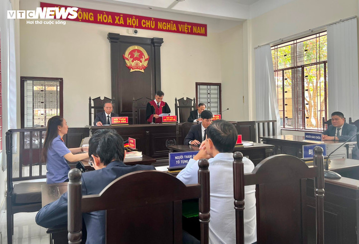 Quang cảnh diễn ra phiên tòa sáng nay 7/3. (Ảnh: Hiền Mai)