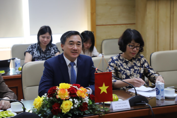 Thứ trưởng Bộ Y tế Trần Văn Thuấn.
