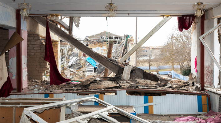 Một tòa nhà bị hư hại ở vùng Nikolaev của Ukraine. (Ảnh: Getty Images)