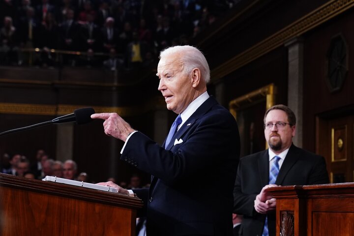 Tổng thống Mỹ Joe Biden đọc thông điệp liên bang tại Quốc hội Mỹ hôm 8/3. (Ảnh: Bloomberg)