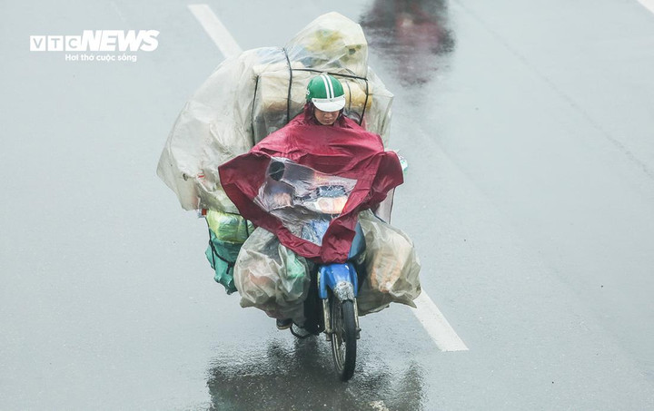 Ngày 11/3, miền Bắc tiếp diễn mưa nhỏ, trời rét. (Ảnh minh hoạ: Ngô Nhung)