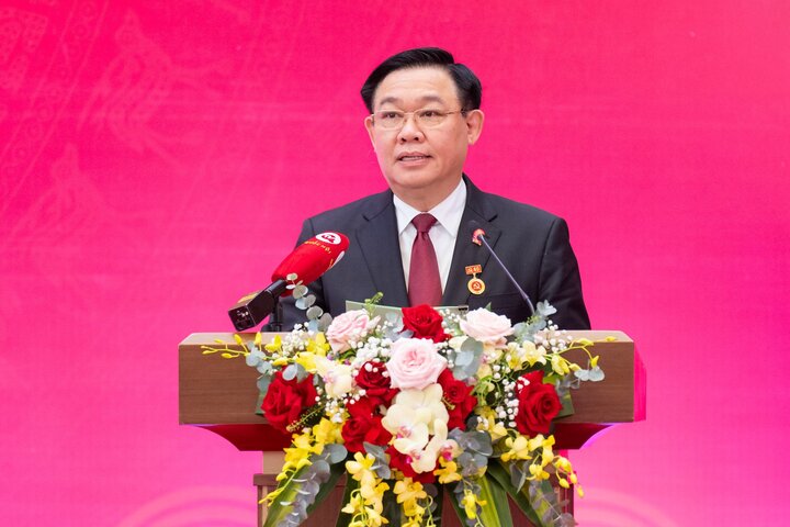 Chủ tịch Quốc hội Vương Đình Huệ phát biểu tại buổi lễ. (Ảnh: quochoi.vn)