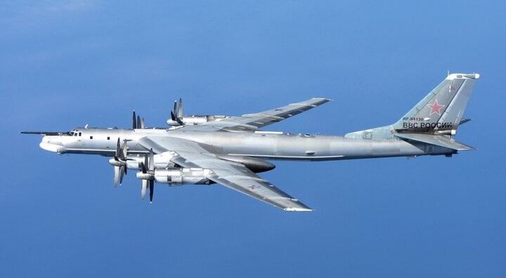 Máy bay ném bom chiến lược Tu-95 của Nga.