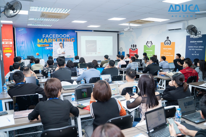 Khoá học bùng nổ doanh số bán hàng.