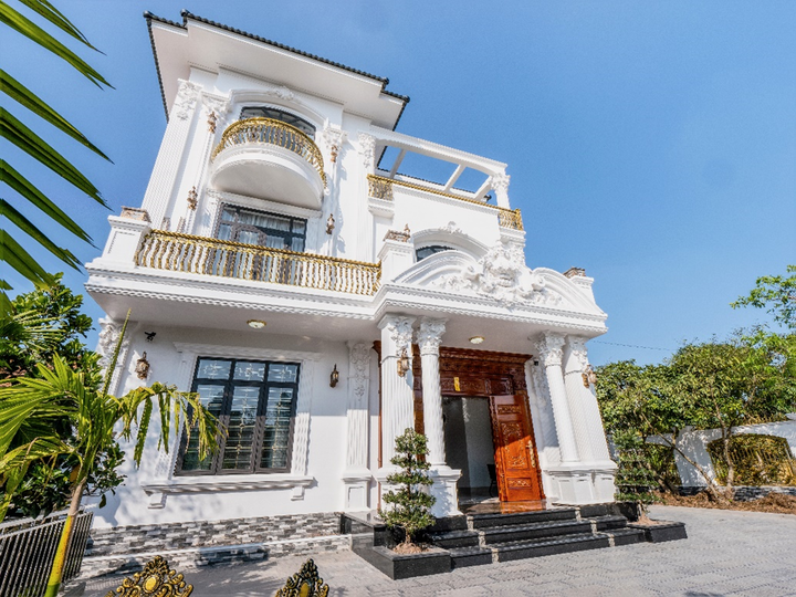 Công trình ven biển sử dụng sơn titan Pencco. (Ảnh: Minh Dương)