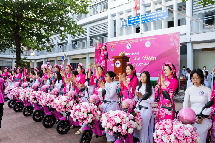 Những món quà tinh thân mong muốn các em có thể vững bước trên con đường mình chọn.