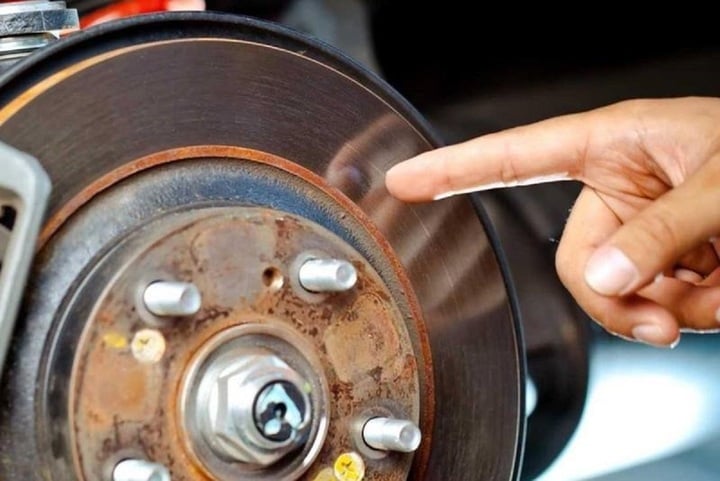 Bụi phanh gây tác hại không chỉ với mâm xe mà còn ảnh hưởng đến sức khỏe của con người. (Ảnh minh họa).