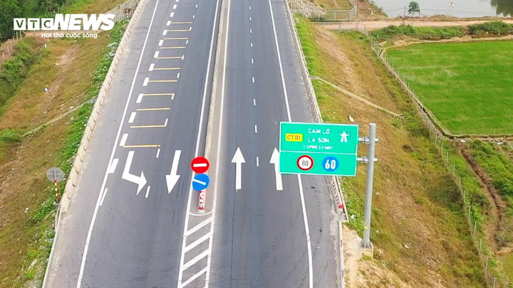 Các đơn vị ở Thừa Thiên - Huế chỉ ra nhiều điểm bất cập, tiềm ẩn nguy cơ mất an toàn giao thông trên cao tốc Cam Lộ - La Sơn.