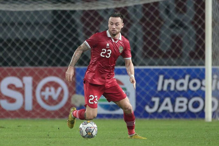 Marc Klok là một tiền vệ trung tâm gốc Hà Lan của đội tuyển Indonesia. Anh nhập tịch từ năm 2022 và ghi 4 bàn trong 19 trận đấu cho đội bóng xứ vạn đảo. Tuy nhiên, Klok bỏ ngỏ khả năng thi đấu ở hai trận gặp tuyển Việt Nam tới đây do dính chấn thương.