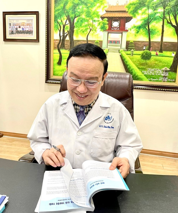 Giáo sư Khang có hơn 40 năm nghiên cứu, chữa trị những bệnh da lạ, hiếm gặp ở Việt Nam cũng như thế giới.