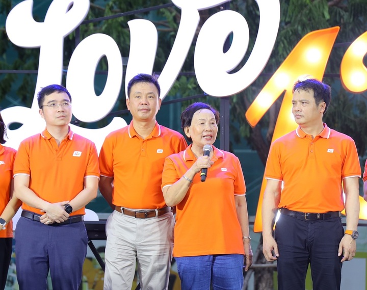 Bà Trương Thanh Thanh - thành viên của Hội đồng sáng lập FPT - Giám đốc trách nhiệm xã hội FPT chia sẻ tại sự kiện.