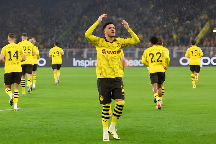Dortmund: Rời MU có lẽ là quyết định đúng đắn của Sancho, khi anh được góp mặt ở vòng tứ kết giải đấu cúp danh giá nhất châu Âu, trong khi MU bị loại từ vòng bảng.