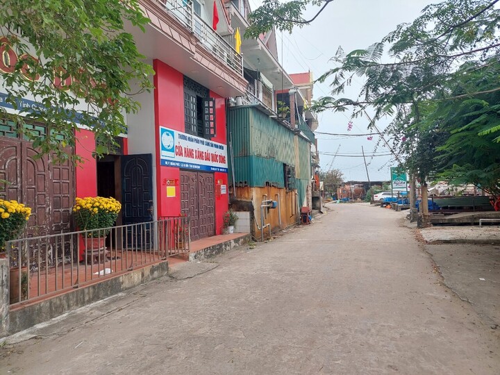 Bên trong con đường mang tên liệt sỹ Trần Văn Phương ở thị xã Ba Đồn. (Ảnh: Phạm Phú Thép)