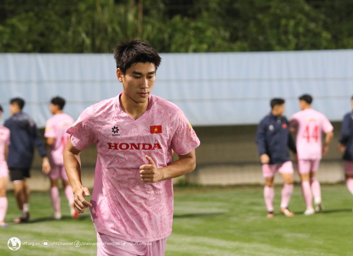 Nhâm Mạnh Dũng nhận sự kỳ vọng khi tuyển Việt Nam không có Phạm Tuấn Hải.