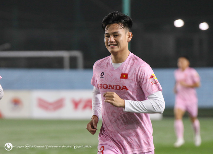 Đội tuyển Việt Nam sẽ tập với mật độ 2 buổi một ngày. HLV Troussier chốt danh sách 28 cầu thủ vào ngày 18/3 trước khi lên đường sang Indonesia một ngày sau.