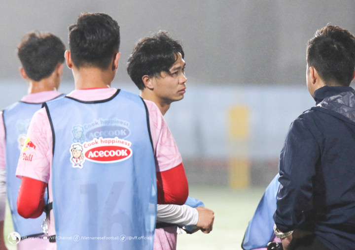 Lần tập trung này đánh dấu sự trở lại của Công Phượng trong danh sách triệu tập của đội tuyển Việt Nam sau khi vắng mặt từ tháng 10/2023.