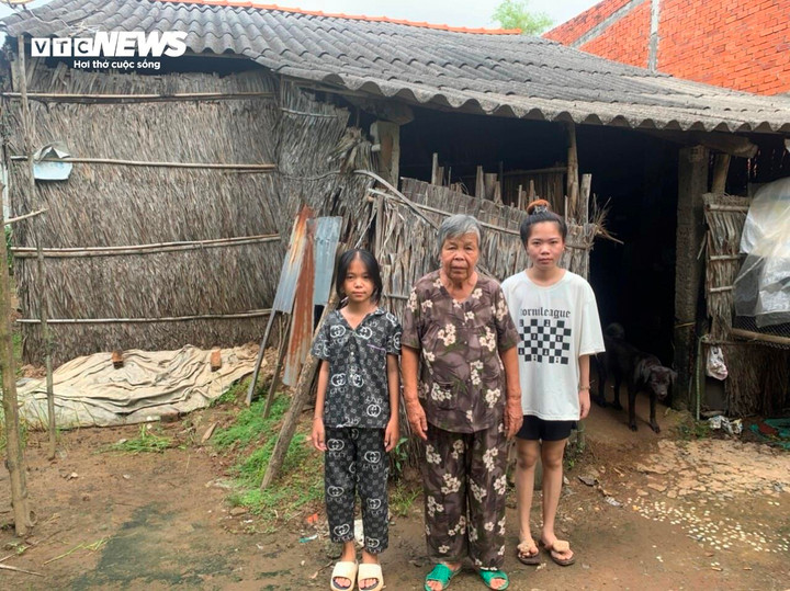 Căn nhà lụp xụp của gia đình bà Huỳnh Thị Sàng.