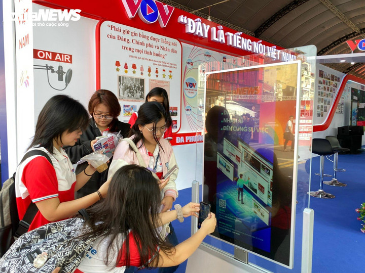 Ông Nguyễn Trọng Nghĩa: Báo chí cần chủ động bảo vệ bản quyền, đấu tranh chống tin giả - 5